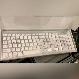 Silver wireless keyboard for pc or tablet